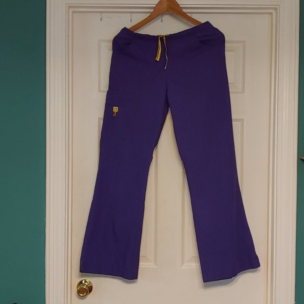 Spread good cheer! Women's scrub bottoms